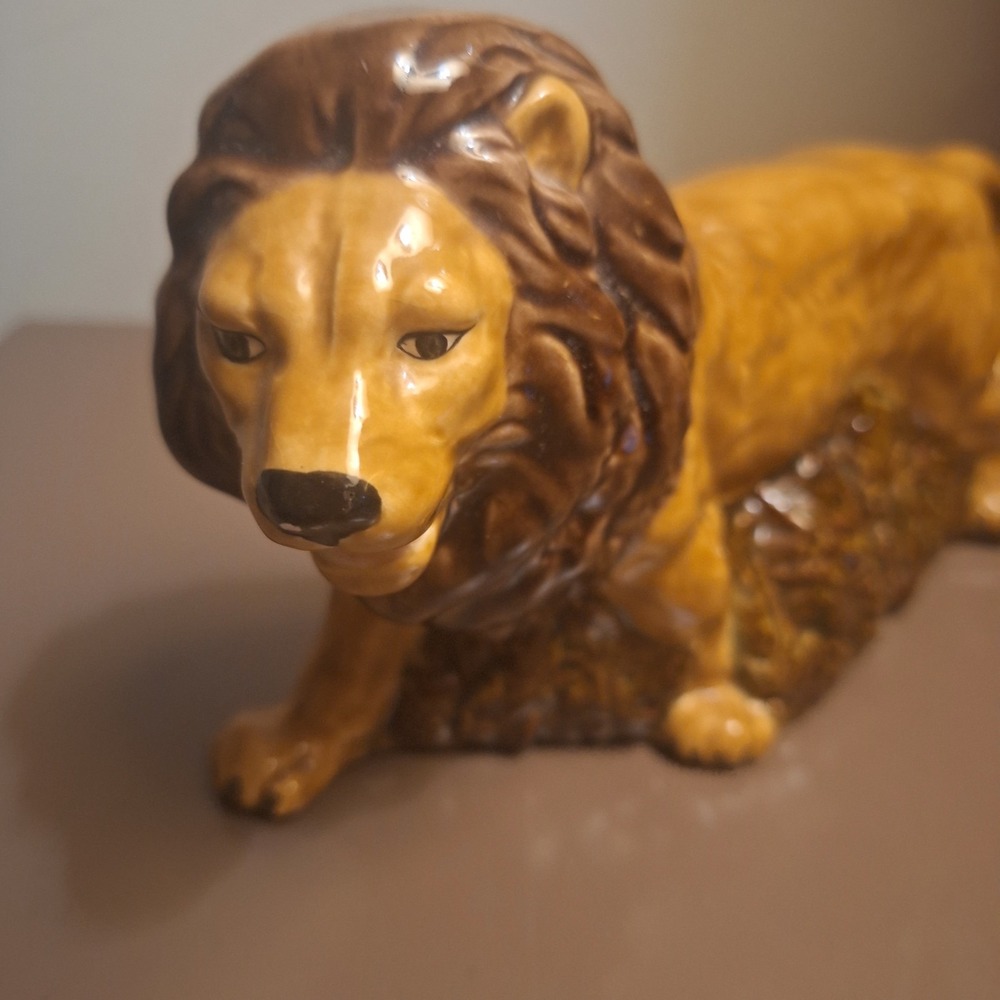 Vintage Ceramic Prowling LION - King of the JUNGLE Excellent Den Office